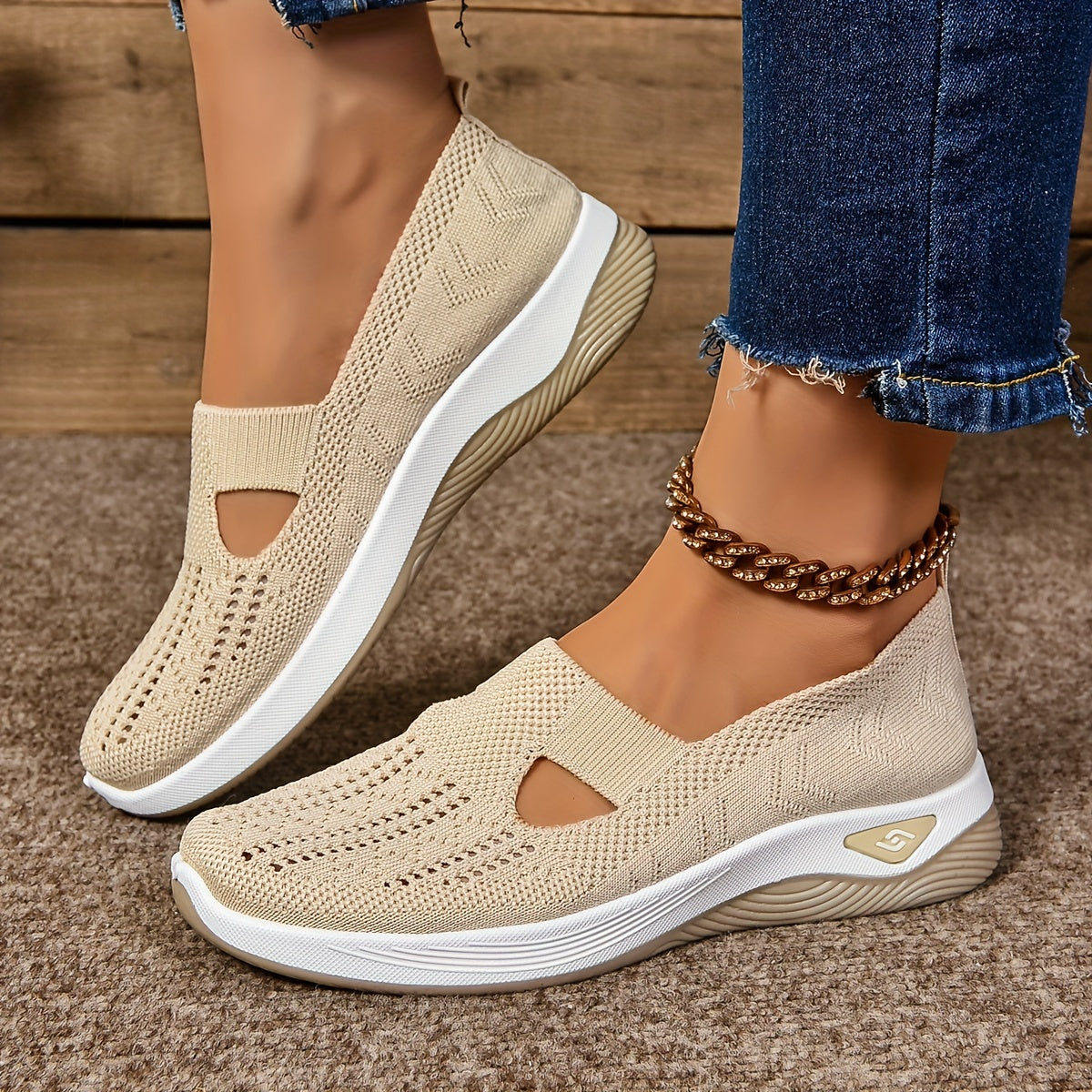 Cream / 10.5