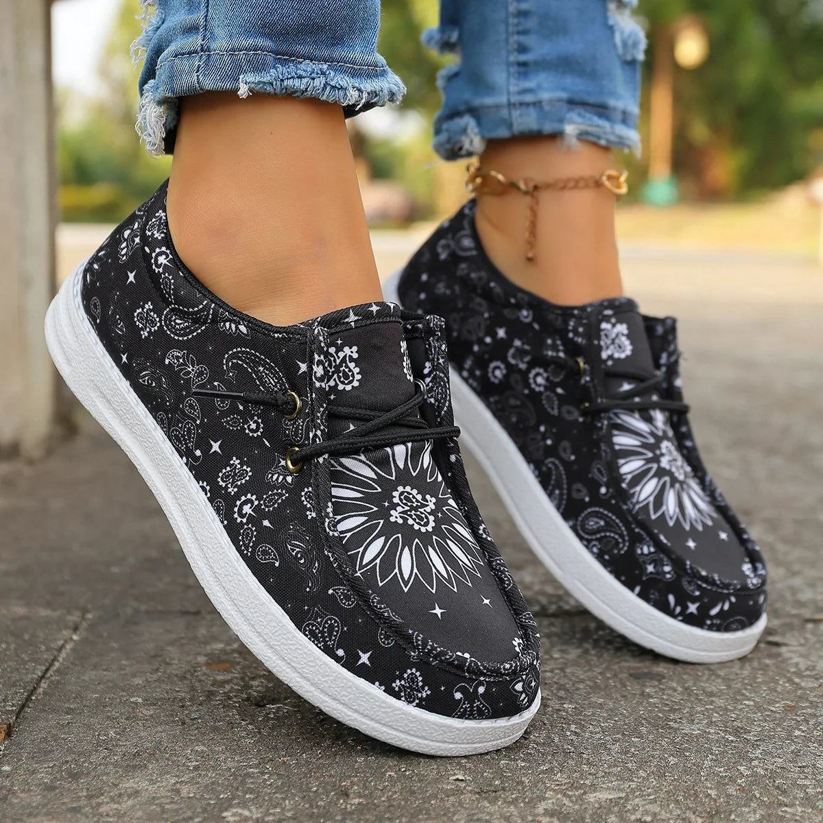 Black & White / 10.5