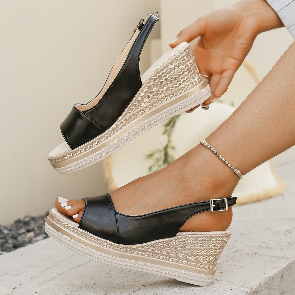 Black / 12